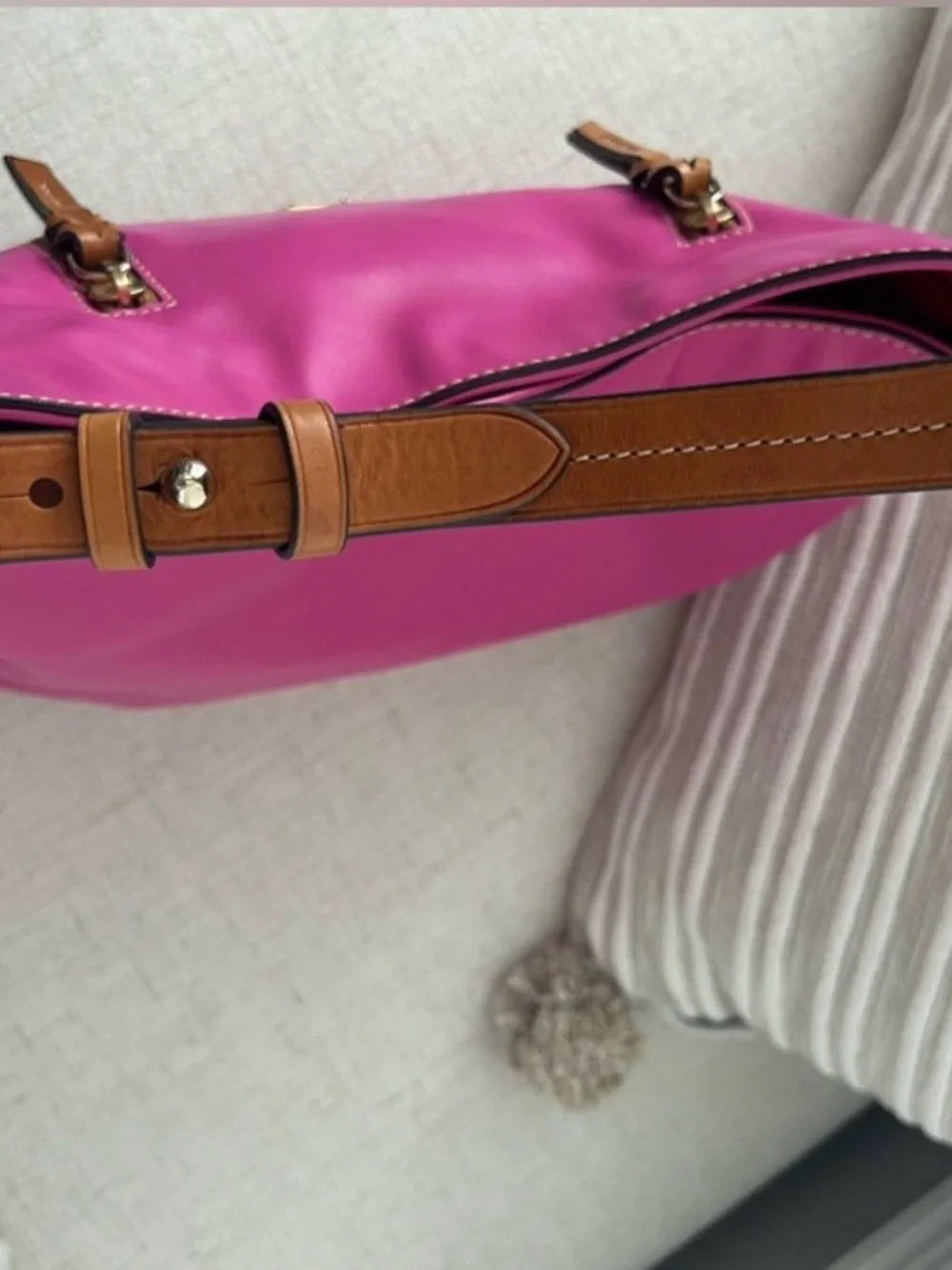 Dooney & Bourke Fuschia hobo bag - Picture 4 of 6